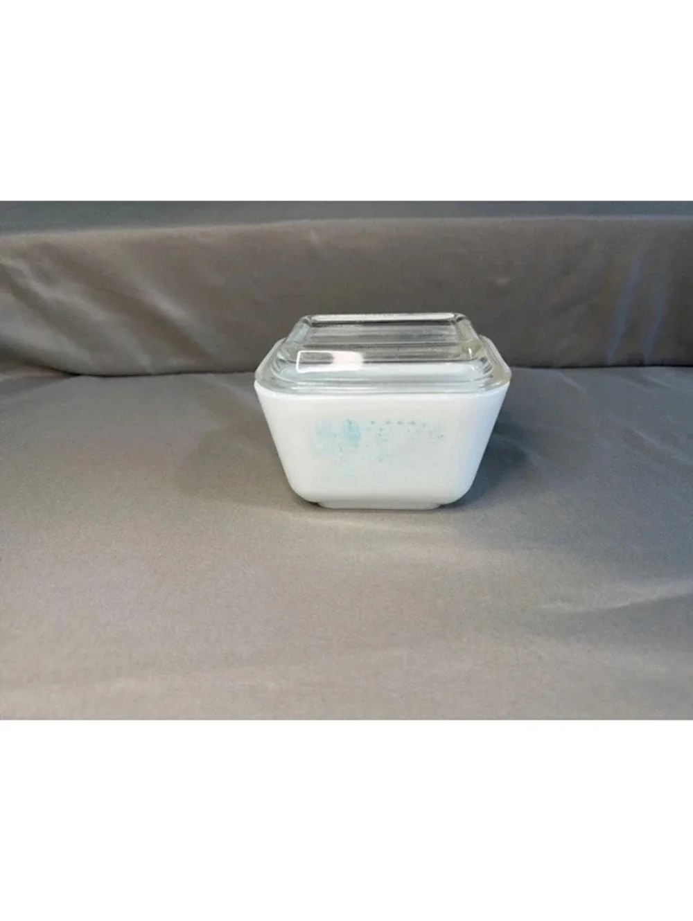 Vintage Pyrex Amish Butterprint Refrigerator Dish 501 w/Lid, - 1950's